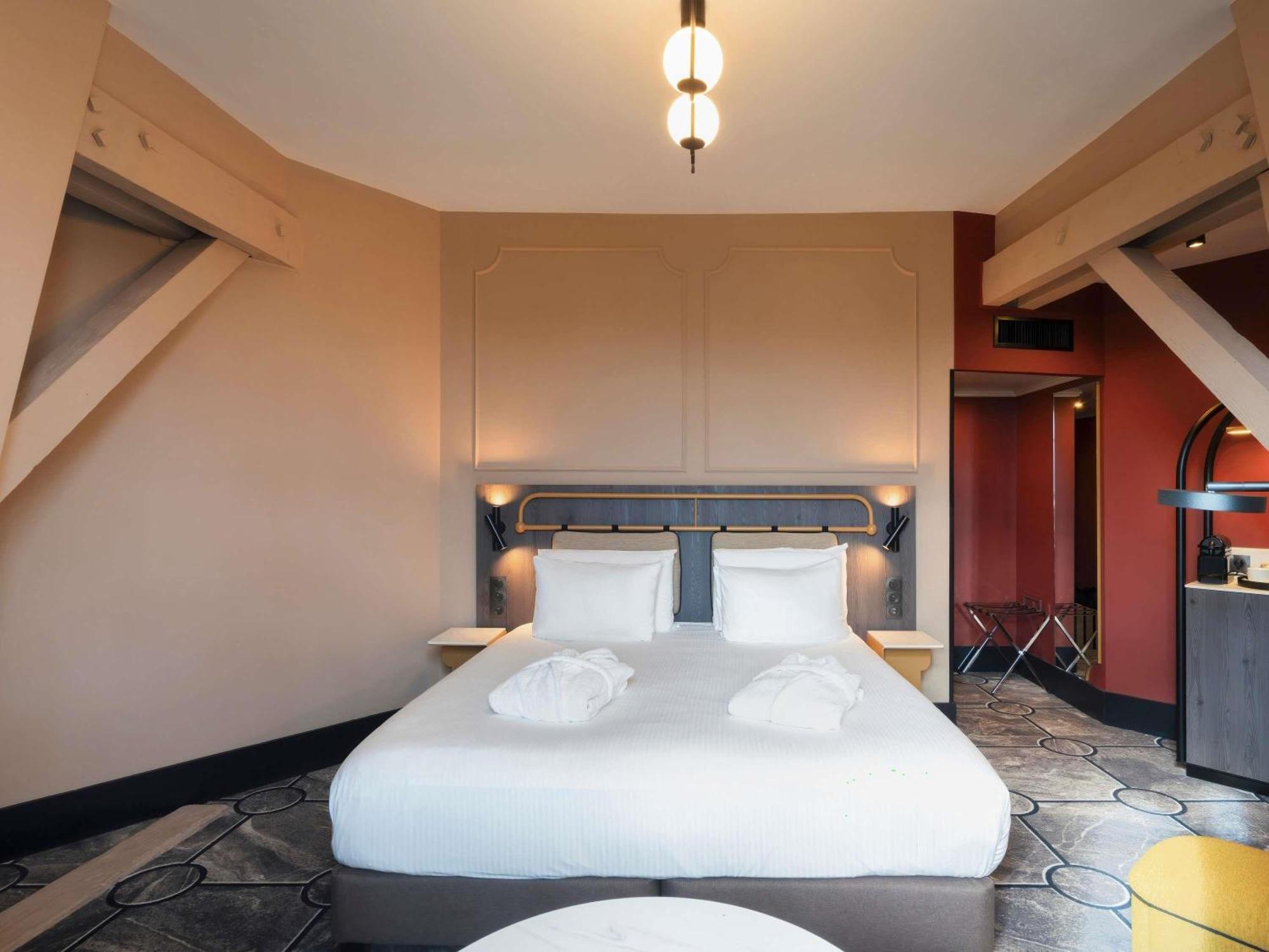 Deluxe Room King Bed